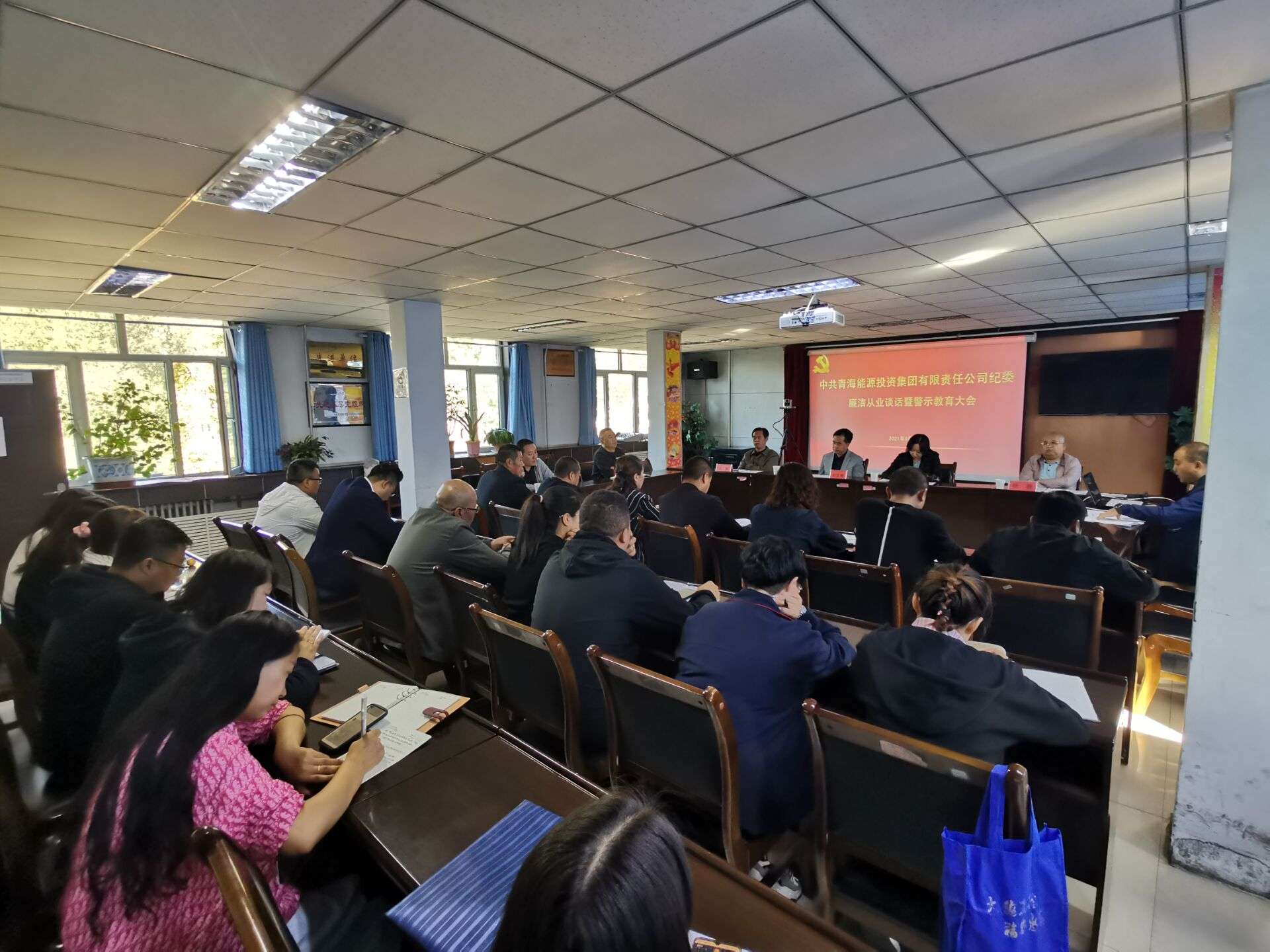 1635390620234223.jpg 集團(tuán)公司紀(jì)委開(kāi)展廉潔談話(huà)活動(dòng) 黃奇中攝.jpg