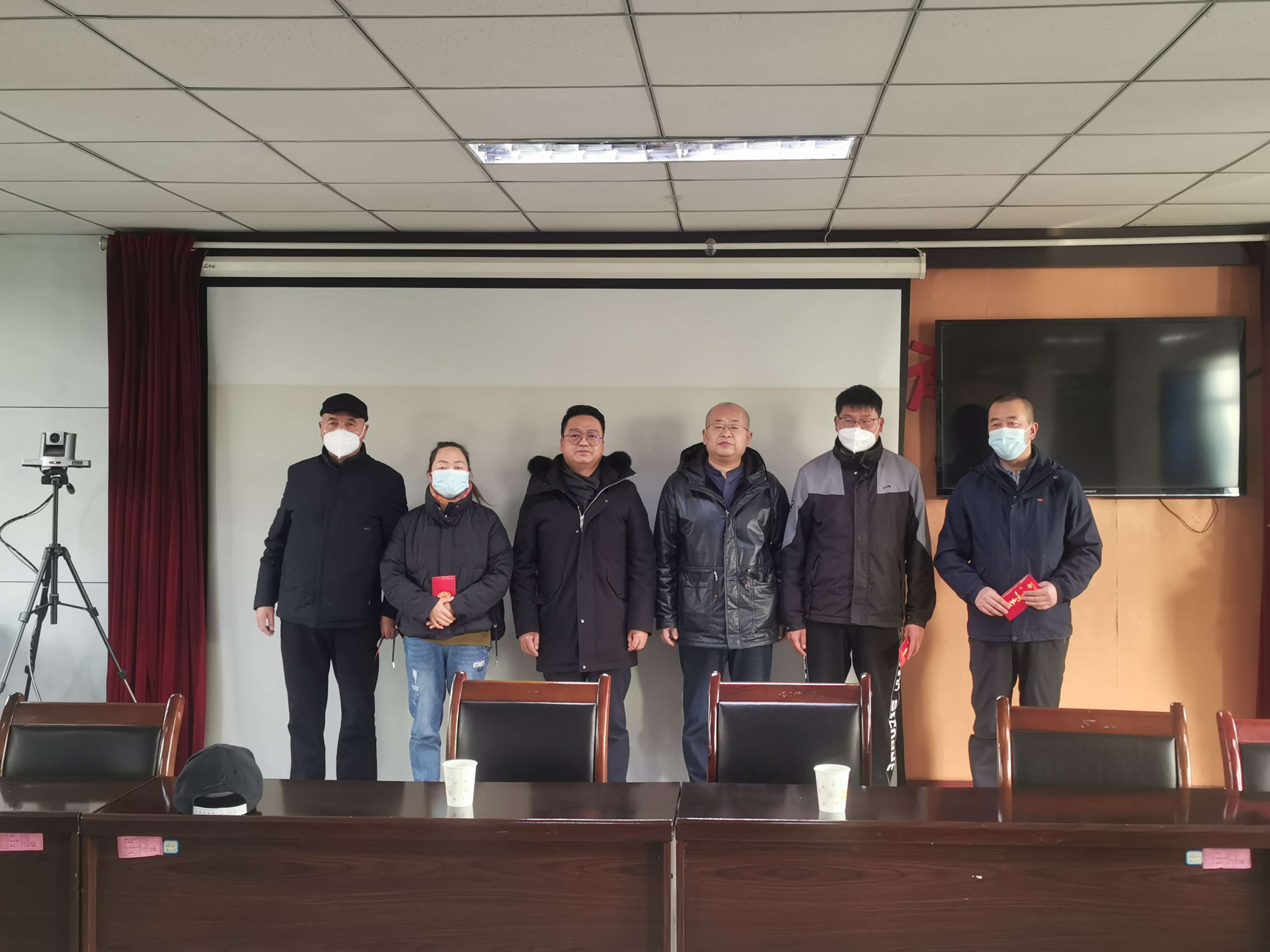 集團公司開展春節前慰問困難員工活動.jpg