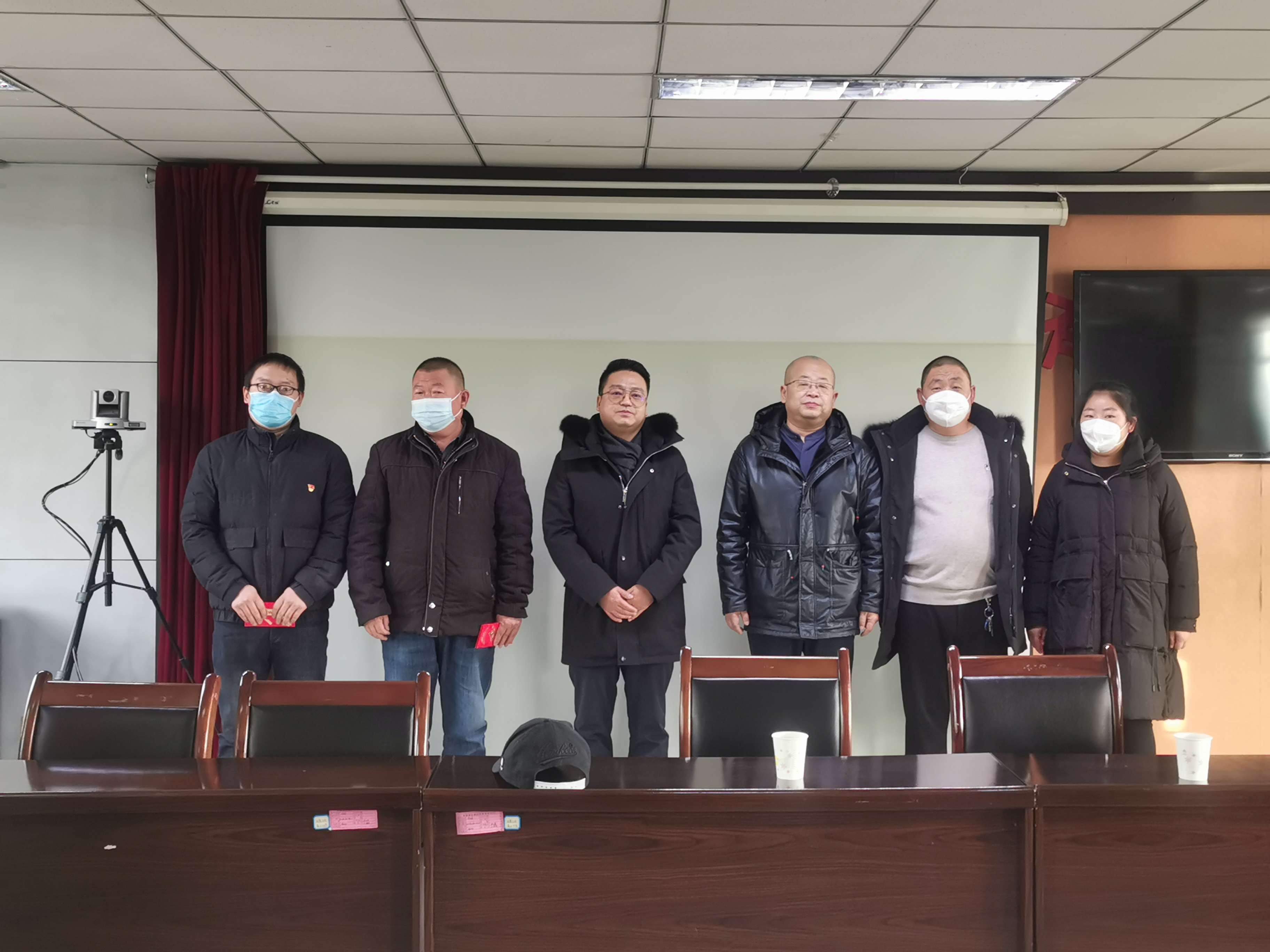 集團公司開展春節前慰問困難黨員活動.jpg